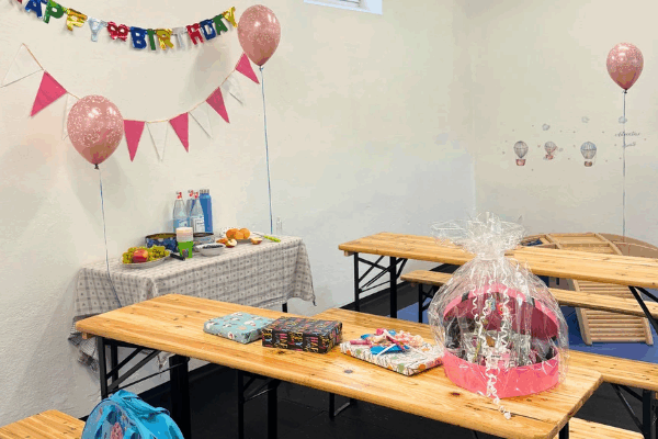 Bild 3 von Vinys- Kinderturnen- Eltern-Kind-Turnen- Kindergeburtstag